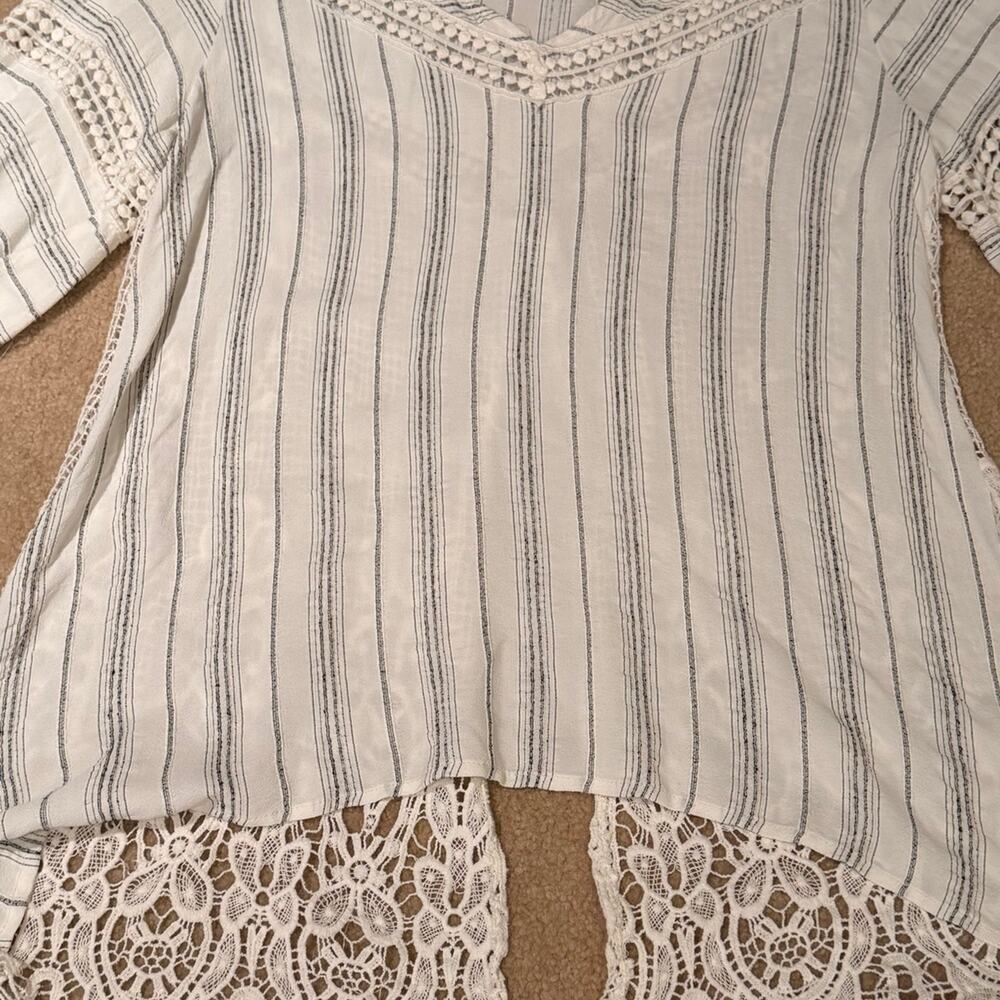 Sloane Rouge Boho Tunic Top Medium White Blue Striped Crochet Lace Back Fringe